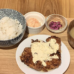 ビストロ炭焼肉酒場 チキンレッグ - 