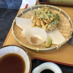 Sobadokoro Kimura - 根曲竹と小海老のかき揚げ