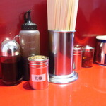 ラーメン二郎 - 卓上調味料