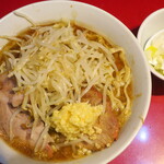 ラーメン二郎 - ラーメン半分＋ニンニク多め＋白ネギ