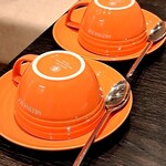 annon tea house - 席のティーカップセット