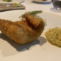 レグリエ - 長崎県甘鯛のパネ、タルタルソース、ミズとウルイとセミドライトマトのサラダ