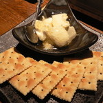Motsu Nabe Marukou - ハニーチーズのクラッカー添