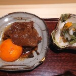 日本料理 柳燕 - 焼き時雨煮に卵黄、古漬を刻んだかくや