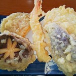 蕎麦酒房　天山 - 天ざるそばの天ぷら(海老､椎茸､南瓜､玉葱､茄子)(R4.6.10撮影)