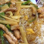 銀華山 - 食べラよりの投稿。
あんかけチャーハンを食べました。
チャーハンの上に青椒肉絲‼
野菜もお肉も卵もご飯も…
たくさん楽しめて大満足！