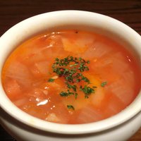 渋谷アチェーゾ - お肉ランチ<限定15食> 980円 のベーコンといろいろ野菜のミネストローネ