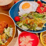 Chawan - ガパオ丼と選べる副菜はカキフライ