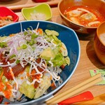 チャワン - 焼津港マグロとアボカドのサラダご飯セット　