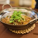 中国菜 木燕 - ⑧ 伊那谷産息吹サーモンの熟鮓、干鍋仕立て
            　★ 餅米に漬けて発酵させた鮭の熟鮓の汁無し鍋。食べた後には粕汁（鮭入り）のような風味。