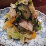 居酒屋おふろ - 彩り野菜の浅漬けサラダ748円税込