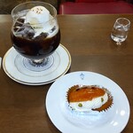 馬車道十番館 - 「サバラン」と「コーヒーフロート」