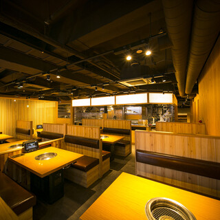 『えびす橋』が見えるカウンター席は、観光途中のお食事にも◎