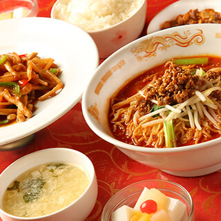 A very popular hearty lunch where you can enjoy authentic Szechuan Cuisine at an even better price!