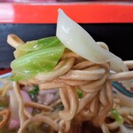 新ちゃん - かたい焼そば　麺具リフト