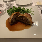 ル・マノアール・ダスティン - 切り分けて出てきます。