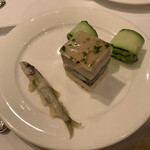 ル・マノアール・ダスティン - 鯵のガトー仕立て　さっきまで泳いでた稚鮎のフリット