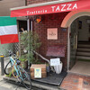Trattoria TAZZA - イタリア国旗が一際鮮やか