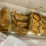餃子の王将  - 1ケ食べれず、持ち帰り。