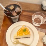 アンズトモモ - 
『アイス珈琲』
『オレンジのチーズケーキ』