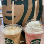 スターバックスコーヒー - とりあえずテーブルで写真撮ります。