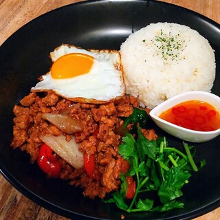 アジアンビストロ マクハリーナ_1