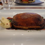 ビストロ ダイア - オランジュ時代定番だった、ハンバーグのパイ包み焼き、マデラソース