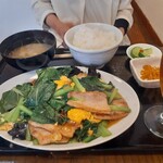 居酒食堂 わ楽 - とても美味しそうに見える豚ちゃんなんですが、まさかの手強さ！（＾＾；