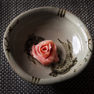 唐津焼の上でベストな温度帯にとろける、新発想の「皿しゃぶ」