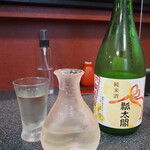 Zakoba Zushi Honten - 冷酒（瓢太閤 純米）