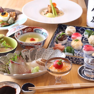 享受嚴選套餐食材精心烹調的精緻創意日本日本料理的樂趣