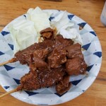 たから屋 - 味噌串カツ。サービスでちょっとだけ「どて煮」を乗せてくれた。