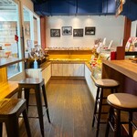 ラ バーズ スクレート ドウ ギャマン - Base店内＊イートインスペース