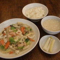青菜 丸の内ブリックスクエア店 - 海老、イカ、あさりと豆腐の塩うま煮