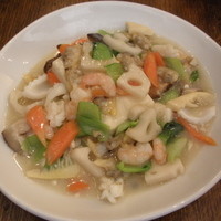 青菜 丸の内ブリックスクエア店 - 海老、イカ、あさりと豆腐の塩うま煮