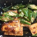 篠原商店 - お揚げとオクラのごま醤油炒め
