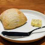 Chisou Nishikenichi - ④パン(フランス産)&海藻入りボルディエ・バター(フランス産)