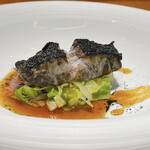 馳走西健一 - ⑦炭火焼き黒鯥(静岡県駿河湾産)、焦がし春キャベツ(静岡県産)