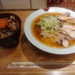 Choutakasui Jikasei Temomi Men Kitakata Shokudou - Χ丼と平打ち冷やしラーメン梅肉のアクセントが最高