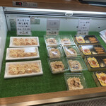 寿司和食処 氷見きときと亭 - サラダ巻きは最後の1つでしばらくしたらタコ飯が並んでました♪350円