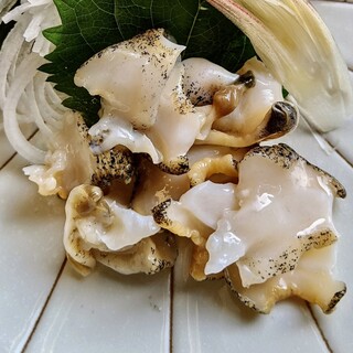 Live whelk sashimi/crunchy texture, sea flavor, sweetness