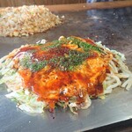 お食事処 しんや食堂 - 肉玉うどん 600円  後ろの焼き飯も美味しそう