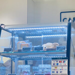 CAFE ONthe - エルマーズグリーンさんの焼き菓子
                      店内は生クリームつき。テイクアウトもできます