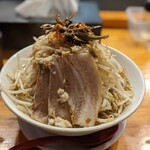 幻の中華そば加藤屋 にぼ次朗 - ニボシトッピングの珍しいラーメン