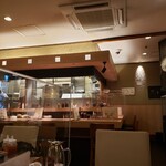 とん久 - 店内の様子