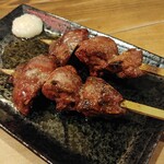 焼き鳥八丁目 - レバー2本(ゴマ油&おろしにんにく) 310円