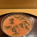 日本料理 太月 - ランチコース２０７９０円。フルーツトマトのすり流し。秋田のじゅんさいと花咲蟹がたっぷりです。汗ばむ陽気にピッタリの先付です（╹◡╹）