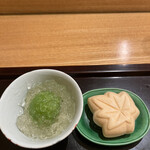 日本料理 太月 - ランチコース２０７９０円。青梅ワイン煮、アイスモナカ。梅は下拵えにしろ、味の含ませ方にせよ、技が光る一品です（╹◡╹）