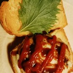 パリジャンサガ - 炊いたごはんで作った食パンのハンバーガーの材料その2(笑)
しその歯、ケチャップととんかつソース。