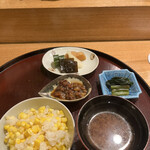 日本料理 太月 - ランチコース２０７９０円。とうもろこし御飯。ミルフィーユコーンと説明されました。甘さは控えめですが、みずみずしい豊かな味わいです（╹◡╹）